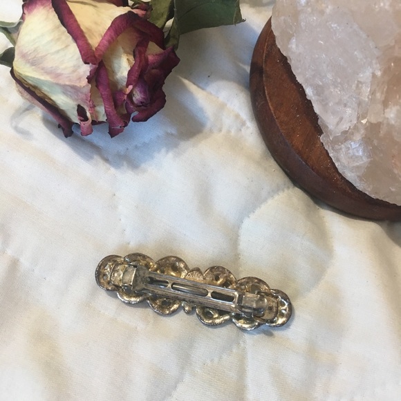 🥀 Faux Pearl Barrette - Picture 2 of 4